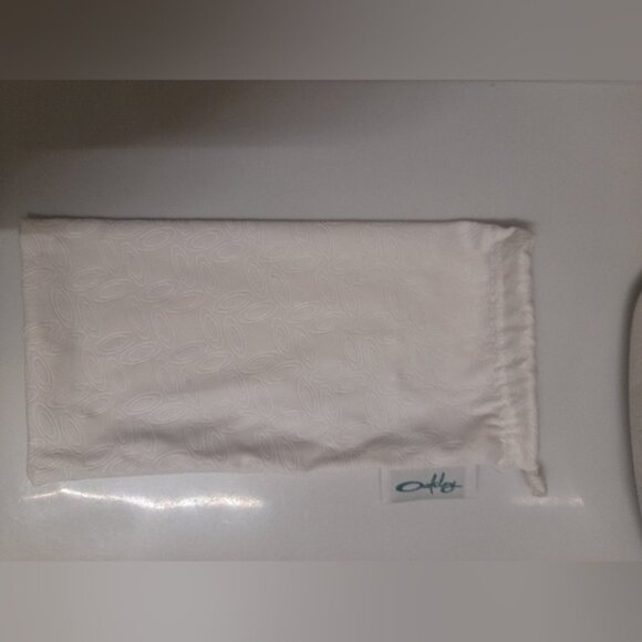 Oakley Empty Soft shell case + Pouch (Ivory/White) - Picture 2 of 11